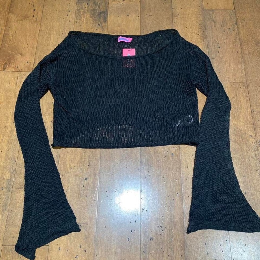 Black long sleeve‎ crop top with bell sleeves size xl